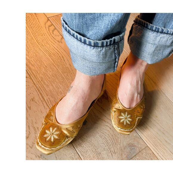 VTG 90s Ballet Flats Gold Size 8.5 Ethnic Inspired Embellished Slipper bohemain - Picture 1 of 7